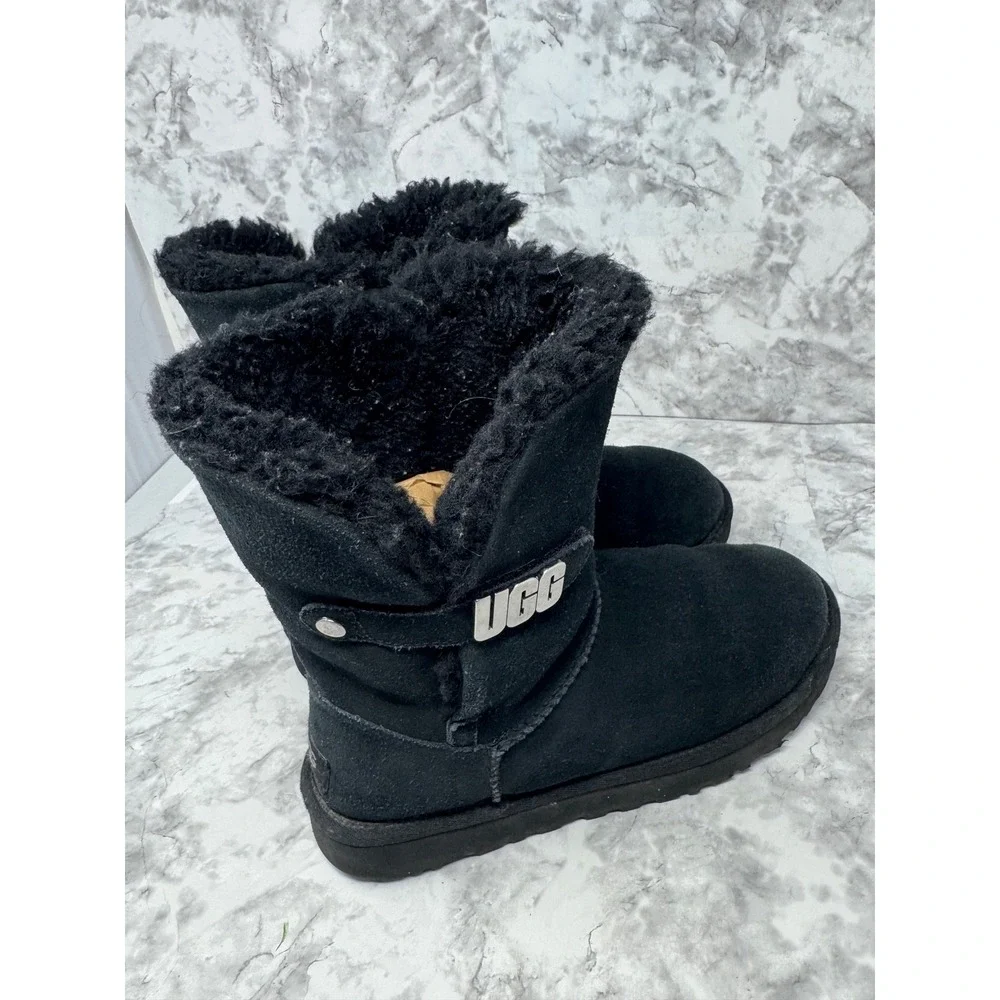 UGG Classic Short Logo buckle Black Suede Sheepskin Boots rare Womens 8